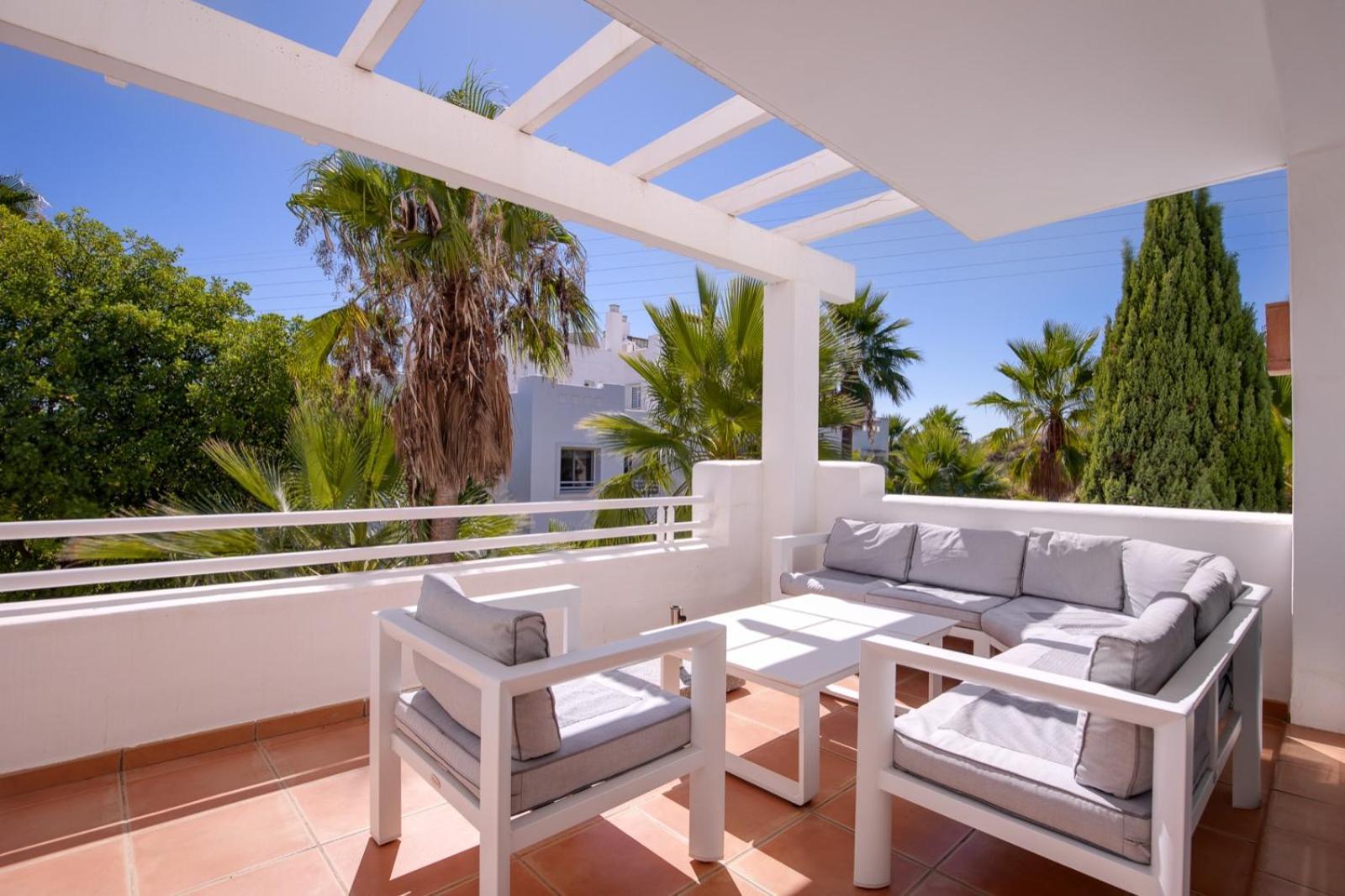 Alcazaba Lagoon Estepona Golf Apartment Exterior photo