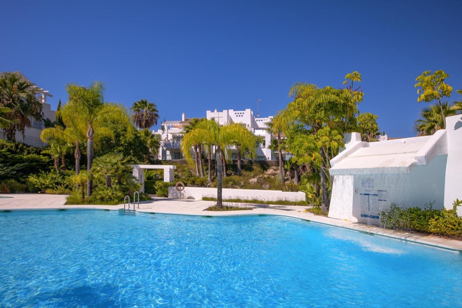 Alcazaba Lagoon Estepona Golf Apartment Exterior photo